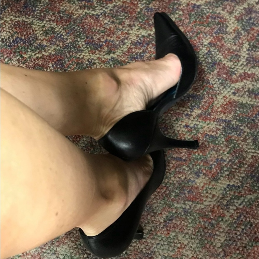 Charles David Black Leather Pointed-Toe Stiletto Pumps - Picture 6 of 8